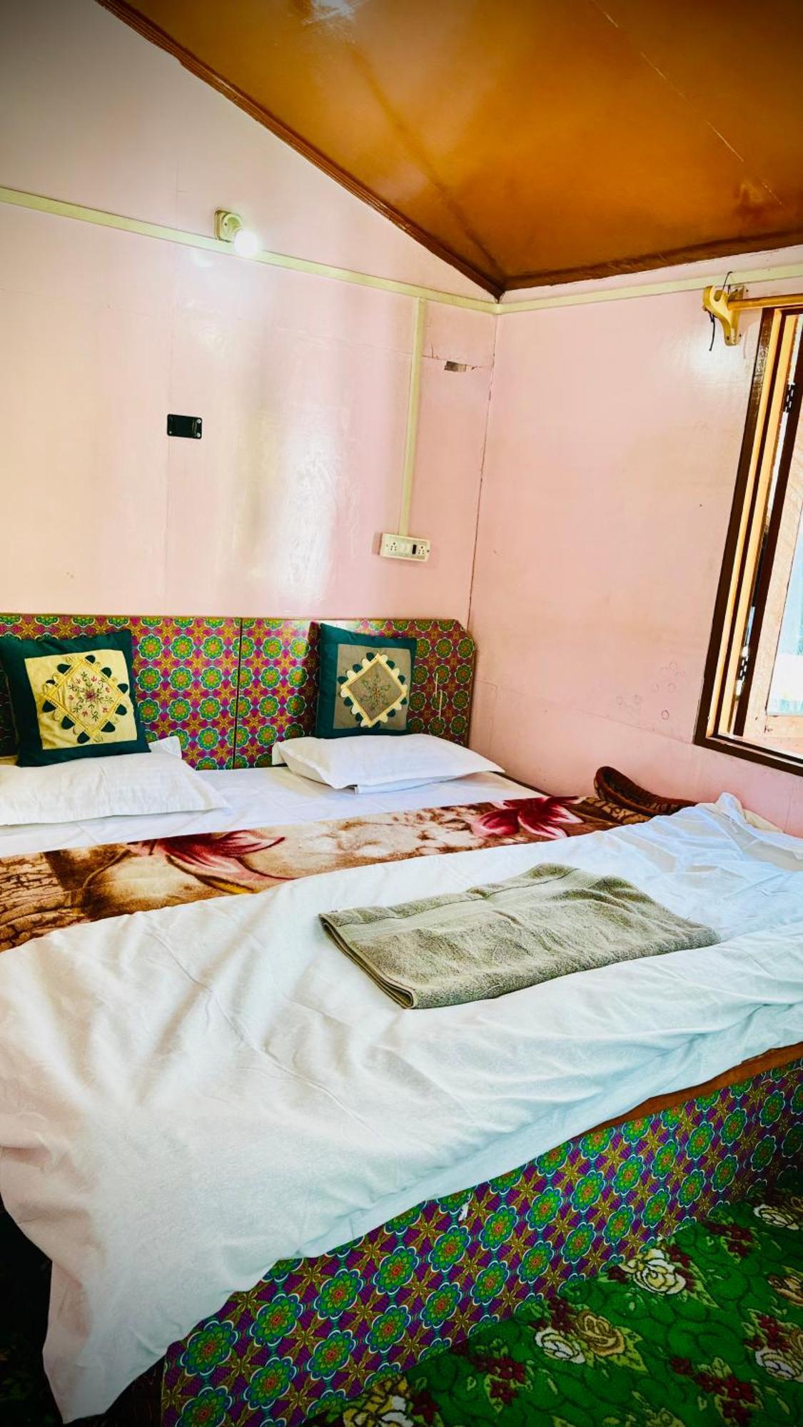 Al Hayat Guest House Pahalgam Luaran gambar